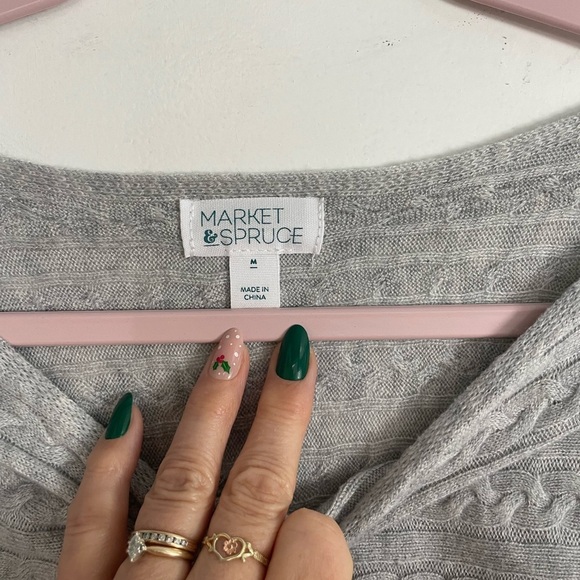 Market & Spruce Light Gray Women's lightweight Sweater in size medium 21” p2p - Picture 3 of 8
